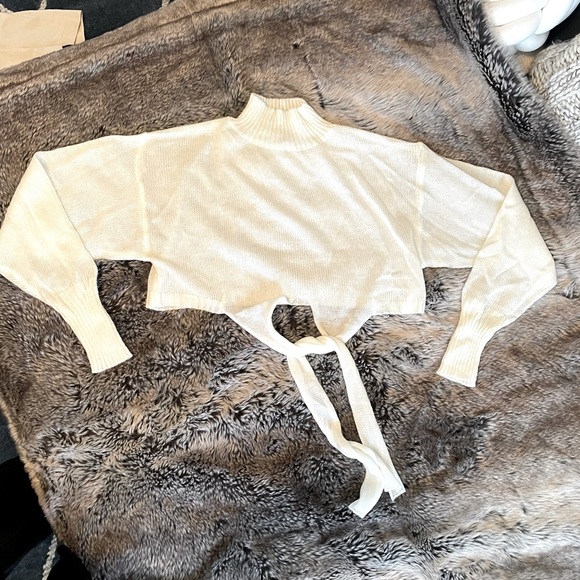NEW Cropped off white tie sweater - Picture 1 of 4